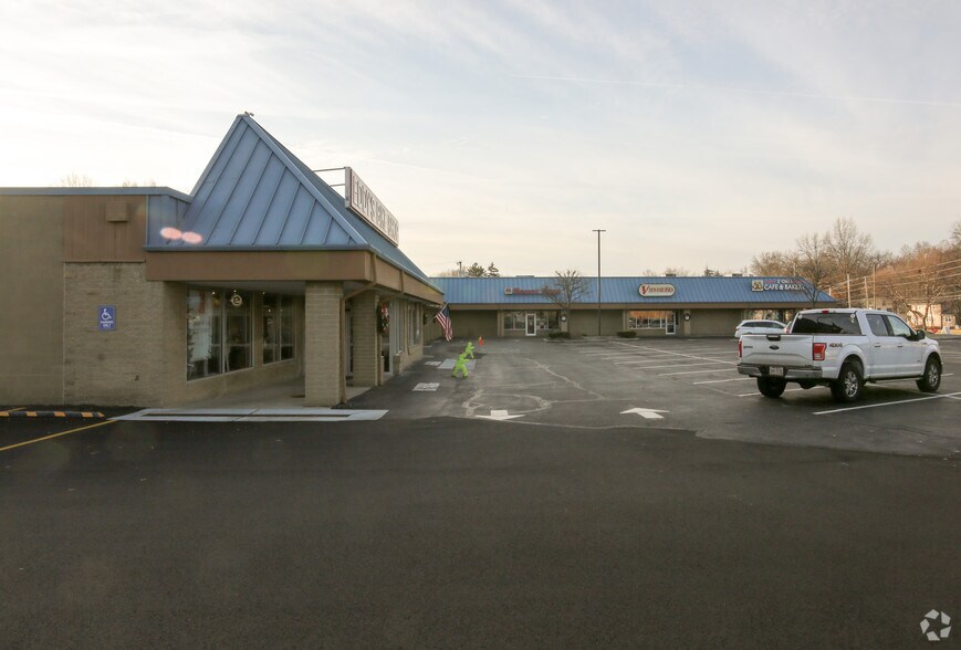 More Photos Of 3707 Darrow Rd, Stow Freestanding For Lease