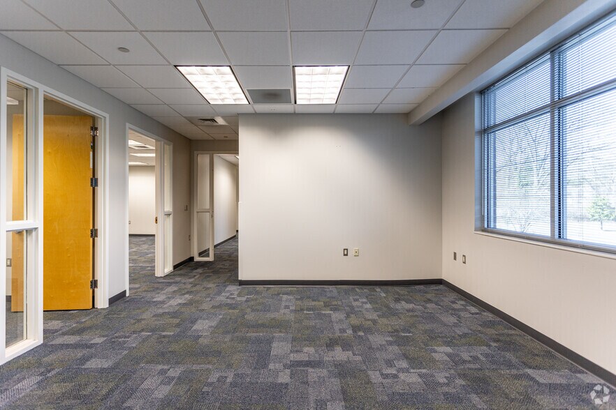 More Photos Of 575 Oak Ridge Tpke, Oak Ridge Medical For Sale