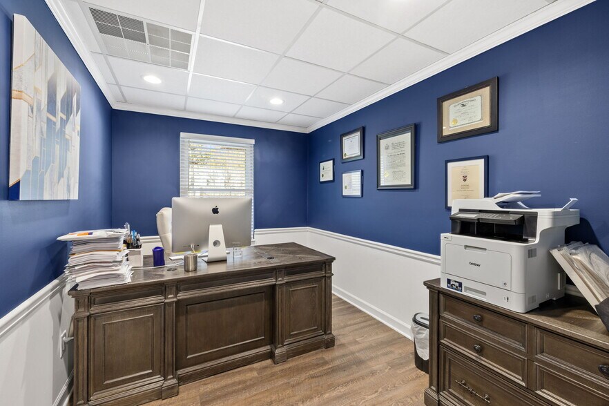 More Photos Of 425 E Crossville Rd, Roswell Office For Sale