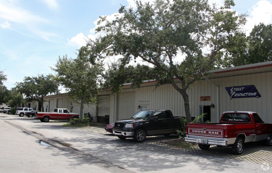 More Photos Of 11733 66th St N, Largo Manufacturing For Lease