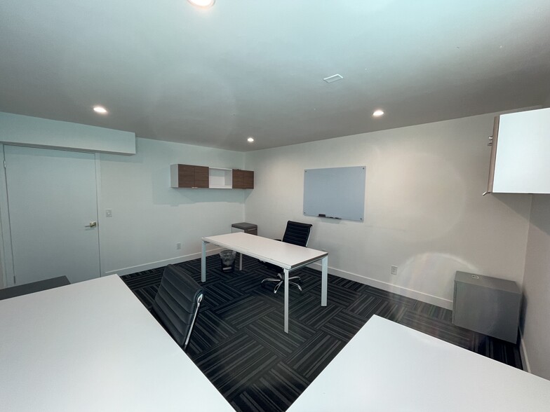 More Photos Of 292-296 N Palm Canyon Dr, Palm Springs Storefront Retail Residential For Lease