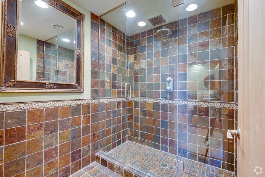 More Photos Of 2604 S Lyndale Ave, Minneapolis Office For Lease