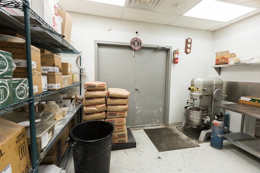 More Photos Of 1140 Kermit St, Plainview Restaurant For Sale