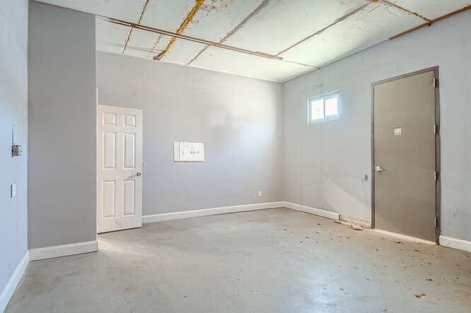 More Photos Of 513 Thompson Ln, Austin Flex For Lease