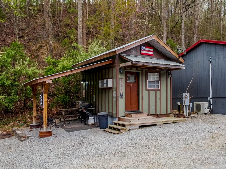 More Photos Of 1534 Cove Ln, Oliver Springs Sports And Entertainment For Sale