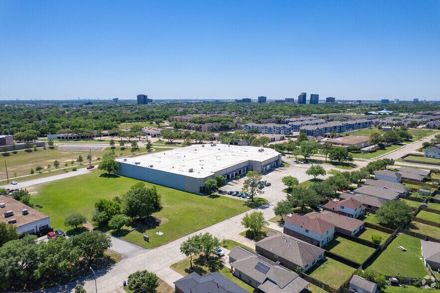 More Photos Of 16420 W Hardy Rd, Houston Light Distribution For Lease