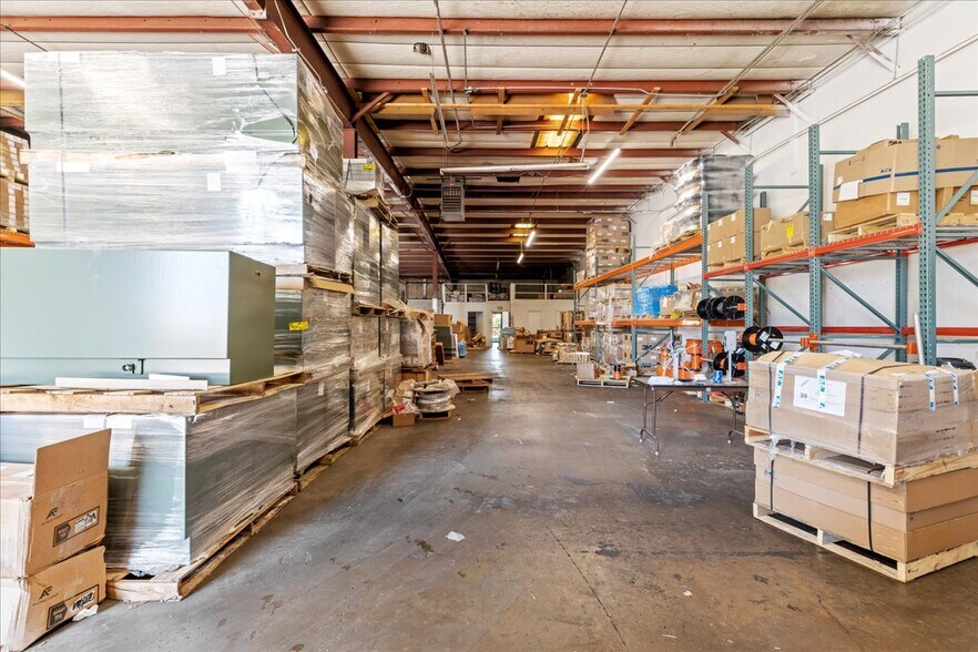 More Photos Of 5750-5778 Lamar St, Arvada Warehouse For Lease