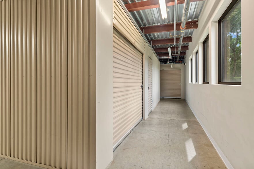 More Photos Of 2908 Mahan Dr, Tallahassee Self Storage For Sale