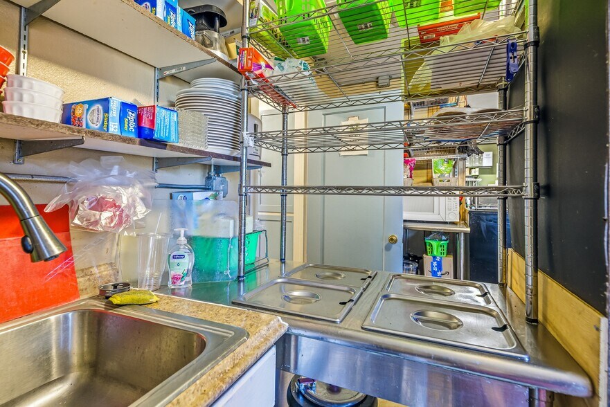 More Photos Of 1047 N 1st St, Montrose Office For Sale