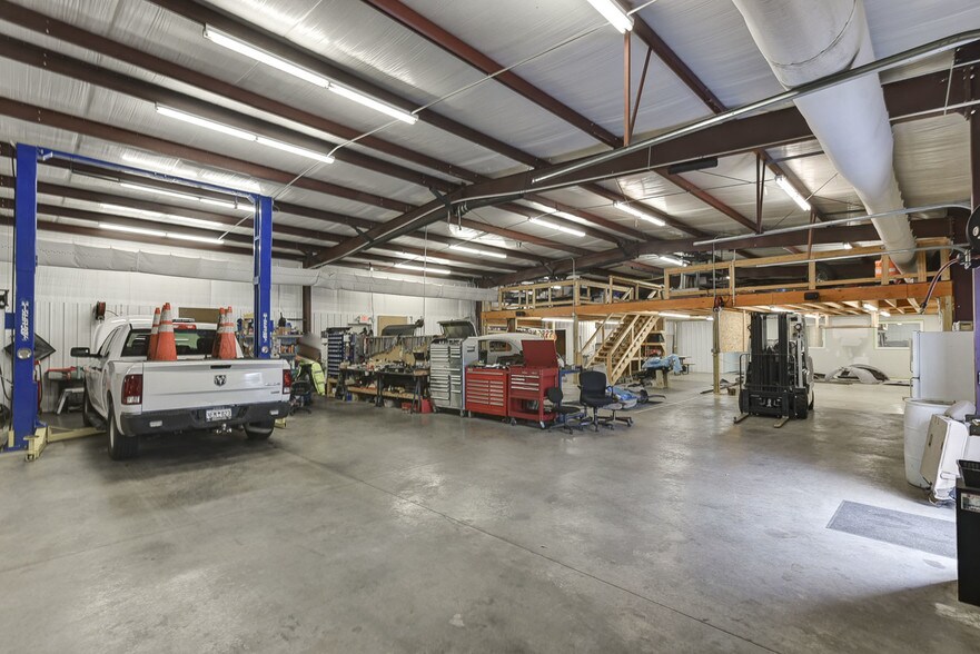 More Photos Of 108 Prides Way, Lexington Light Distribution For Sale