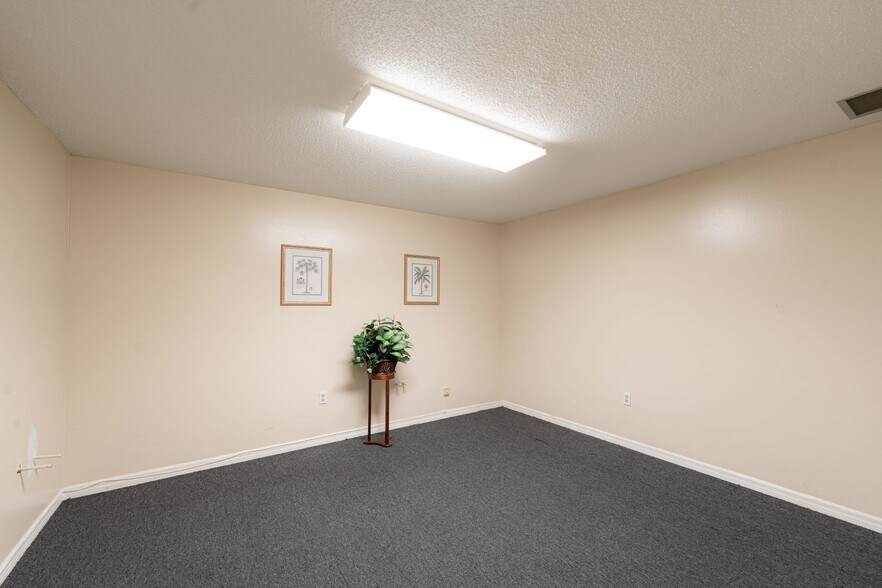 More Photos Of 10245 E Colonial Dr, Orlando Medical For Lease