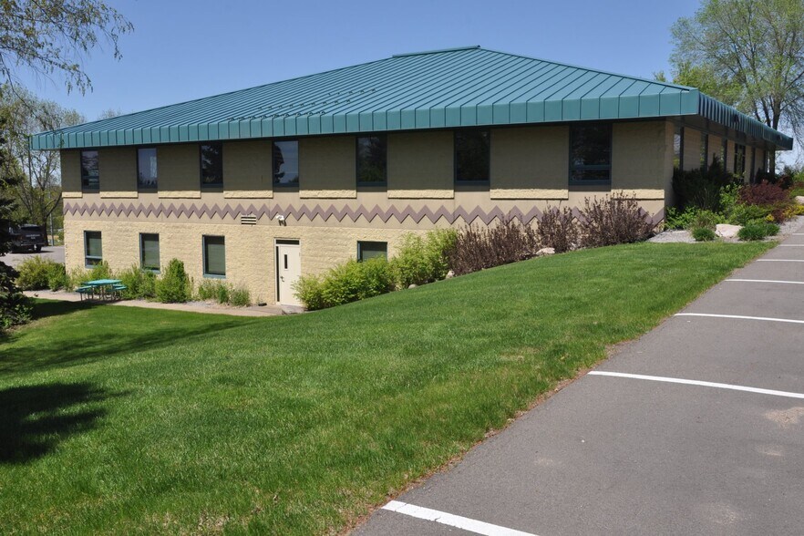 More Photos Of 669 N Medina St, Loretto Office For Lease