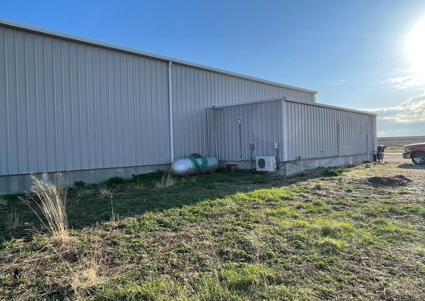More Photos Of 523 Business Parkway rd, Falls City Manufacturing For Sale