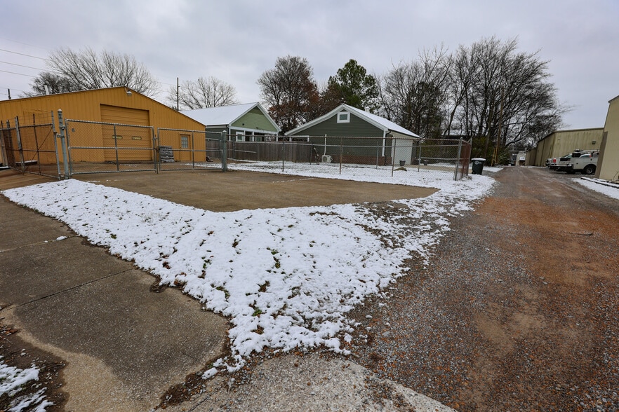 More Photos Of 633 N 6th St, Paducah Warehouse For Sale
