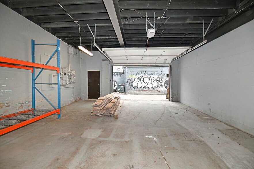 More Photos Of 30R First Ave, Toronto Light Distribution For Sale