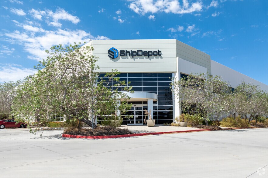 Primary Photo Of 114 Grand Cypress Ave, Palmdale Warehouse For Lease