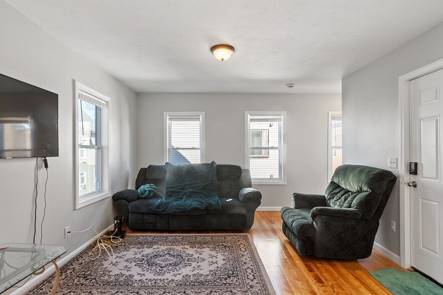 More Photos Of 36-38 Houghton St, Worcester Apartments For Sale