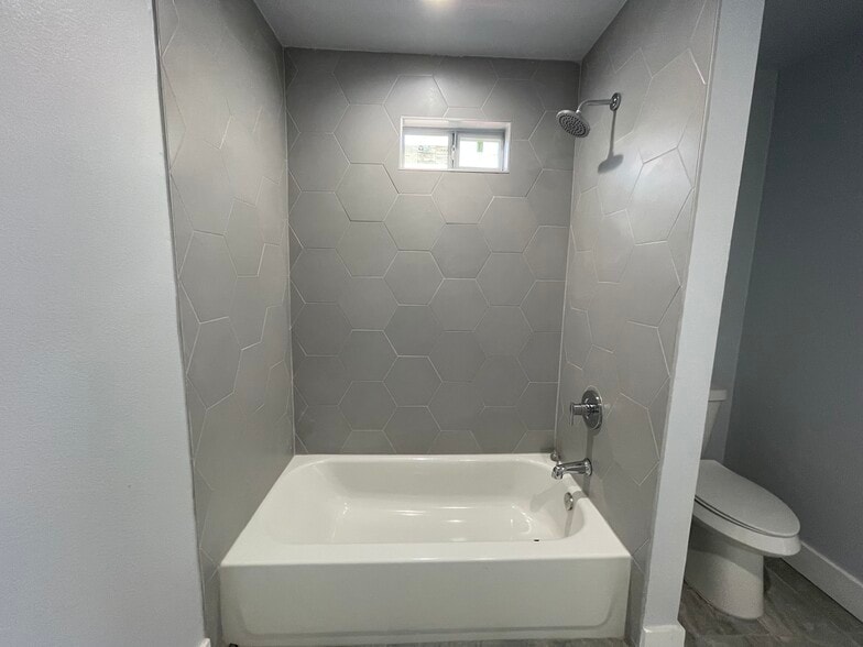 More Photos Of 1607 N Pine St, San Antonio Loft Creative Space For Lease