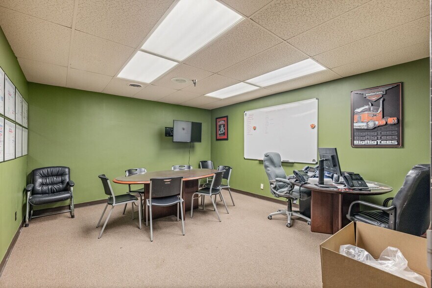 More Photos Of 6580 E Skelly Dr, Tulsa Manufacturing For Sale