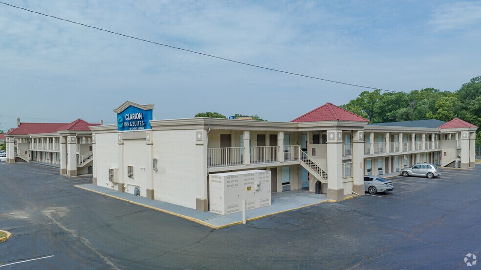 More Photos Of 3030 N Roberts Ave, Lumberton Hotel For Sale