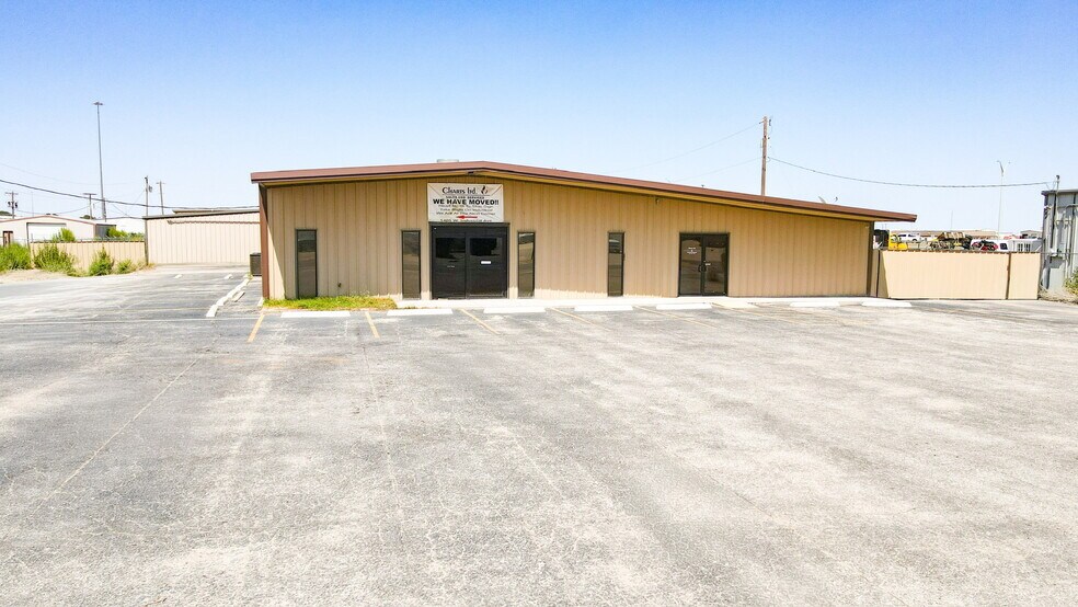 More Photos Of 2031 Trade Dr, Midland Showroom For Sale