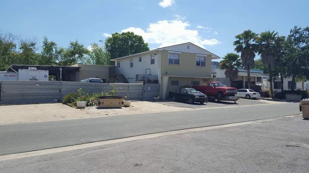 More Photos Of 2254 16th Ave N, Saint Petersburg Mixed Retail For Sale