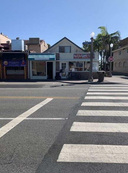 More Photos Of 701 E Balboa Blvd, Newport Beach Storefront Retail Residential For Lease