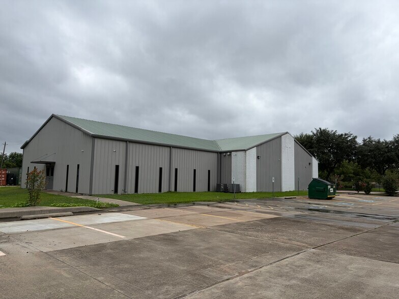 More Photos Of 12204 Sharpview Dr, Houston Religious Facility For Lease