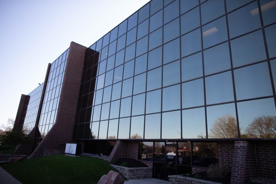 More Photos Of 770 N Cotner Blvd, Lincoln Office For Lease