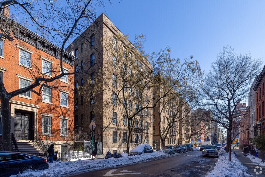 More Photos Of 177 8th Ave, New York Apartments For Lease
