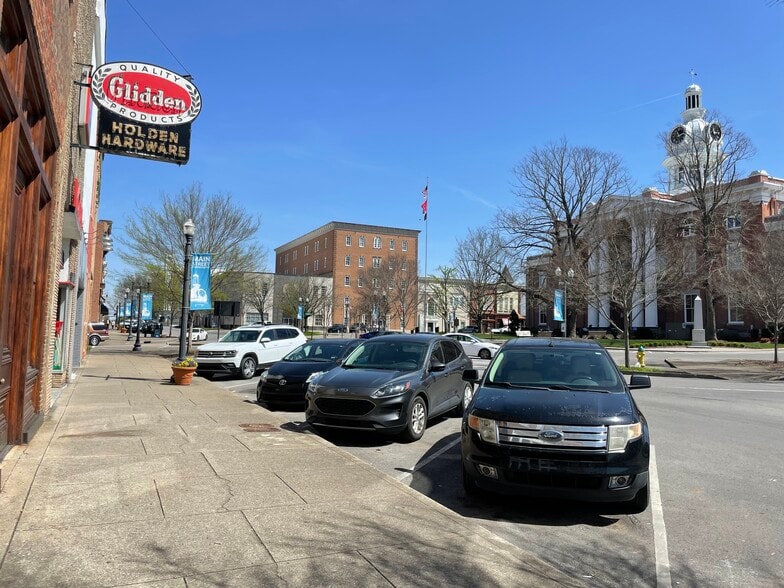 More Photos Of 112 S Maple St, Murfreesboro Office For Lease
