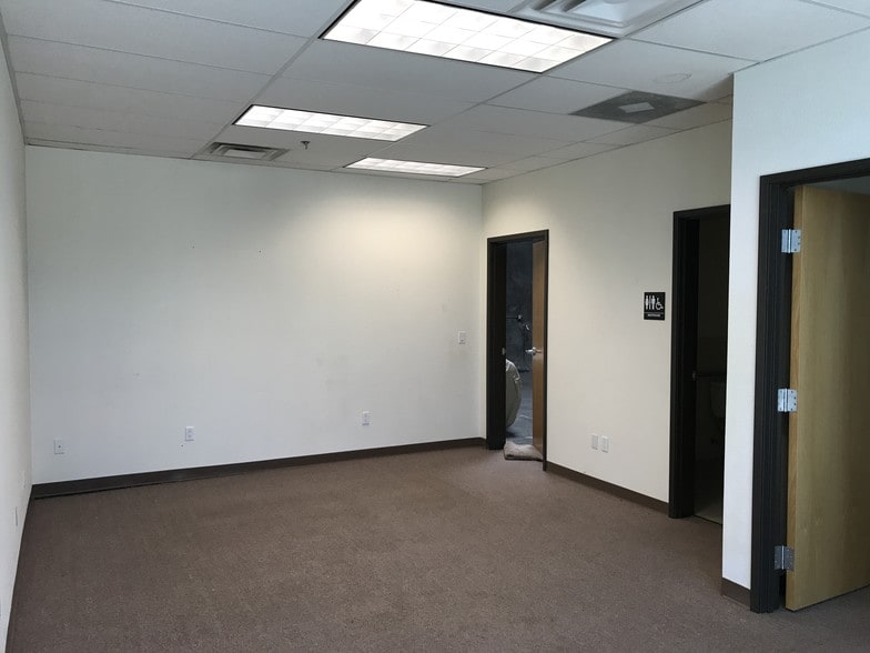 More Photos Of 2222 Park Pl, Minden Warehouse For Sale