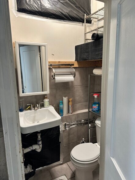 More Photos Of 508 S Broadway, Baltimore Storefront Retail Office For Sale