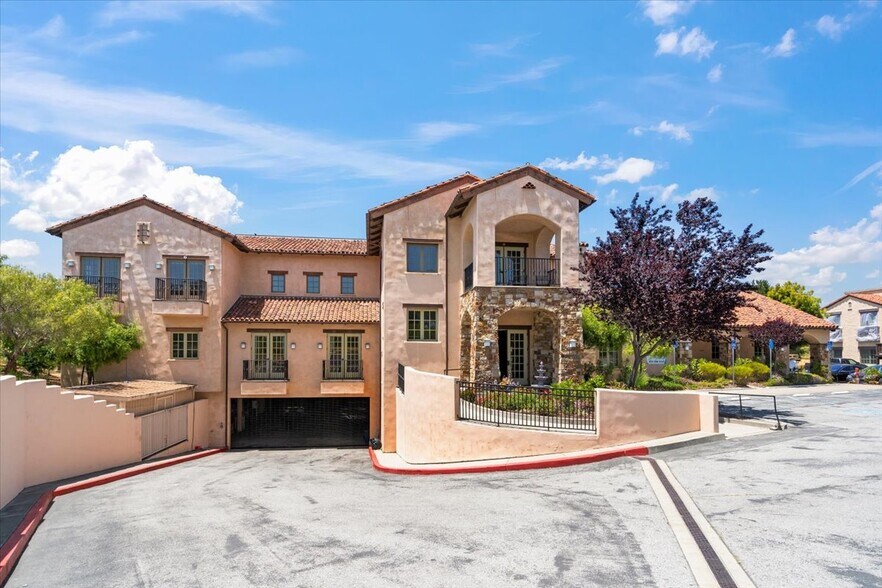 Primary Photo Of 10 Harris Ct, Monterey Medical For Sale