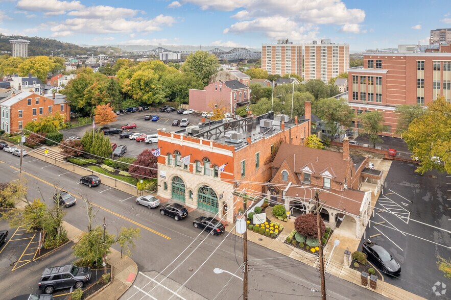 More Photos Of 100 W 6th St, Covington Restaurant For Sale