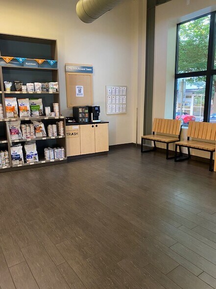 More Photos Of 35 NW 20th Pl, Portland Veterinarian Kennel For Sale