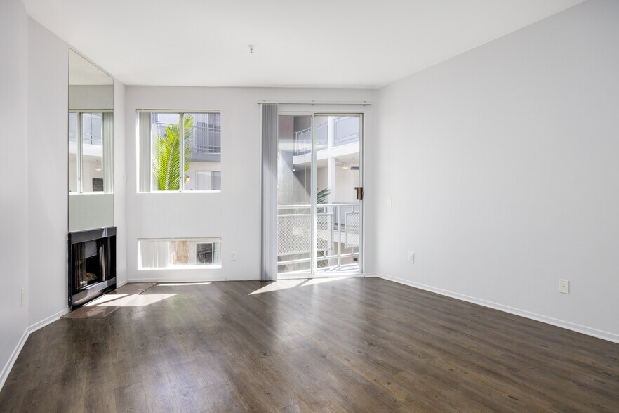 More Photos Of 1443 N Fuller Ave, Los Angeles Apartments For Sale