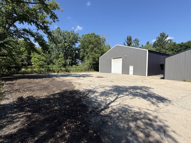 Primary Photo Of 8325-8327 Belding Rd NE, Rockford Warehouse For Lease