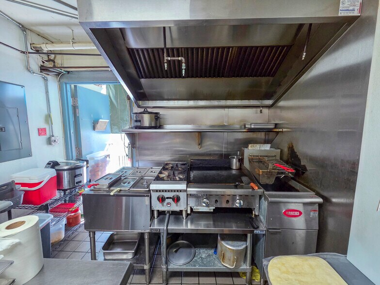 More Photos Of 2239 Waikolu Way, Honolulu Apartments For Lease