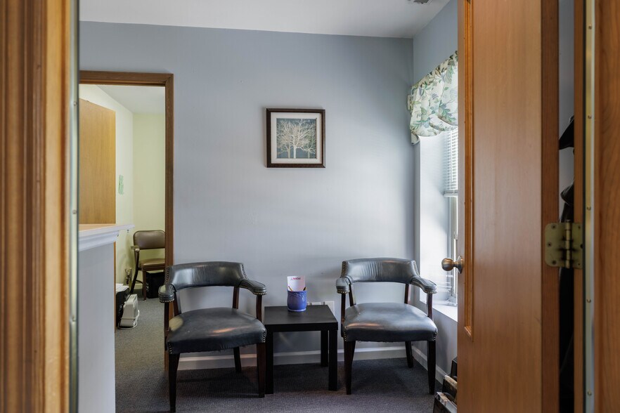 More Photos Of 74 Broadway, Kingston Office For Sale