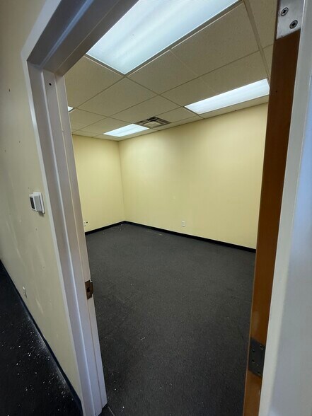 More Photos Of 1610 9th Ave, Bohemia Warehouse For Lease