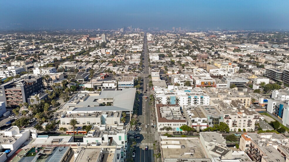 More Photos Of 525 Santa Monica Blvd, Santa Monica Apartments For Sale