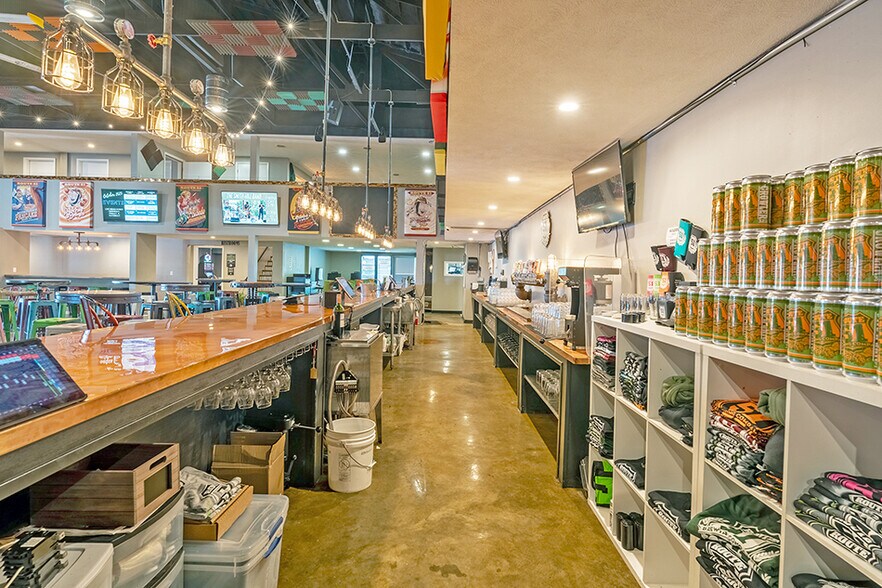 More Photos Of 18967 N US Highway 51, Elkville Mixed Retail For Sale