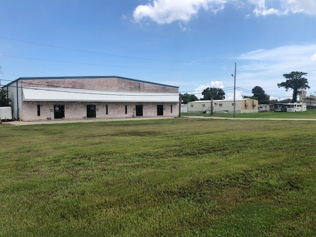 More Photos Of 200 Veterans Blvd, Kenner Warehouse For Lease
