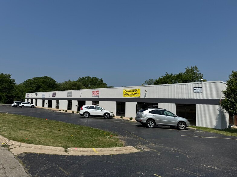 More Photos Of 250-278 Phelps Ave, Rockford General Retail For Lease