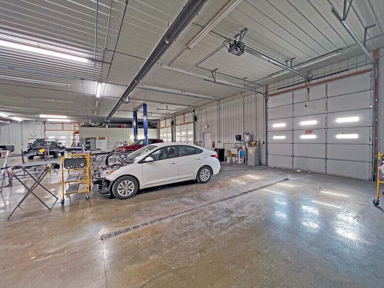 More Photos Of 1360 W Market St, Red Bud Industrial For Sale