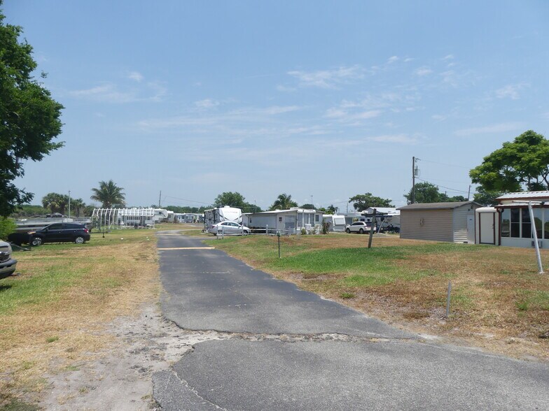 More Photos Of 8951 HWY 78 W, Okeechobee Multifamily For Sale