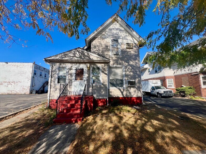 More Photos Of 212 N 4th St, Rockford Apartments For Sale