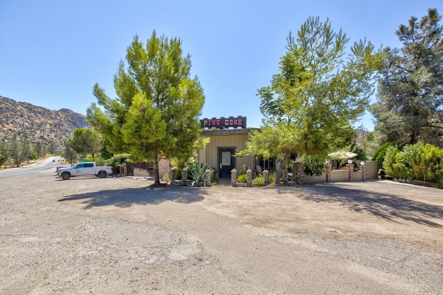 More Photos Of 13383 Sierra Way, Kernville Hotel For Sale