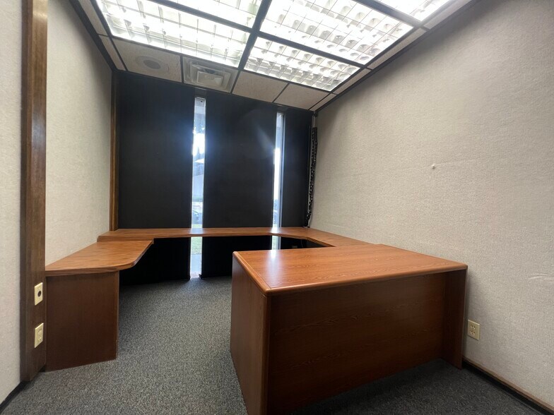 More Photos Of 205 Profit Dr, Victoria Showroom For Sale